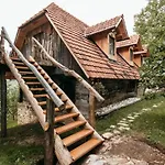 Luxury Rustic With Pool&sauna Apartment *