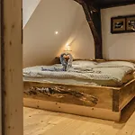 Luxury Rustic With Pool&sauna Apartment